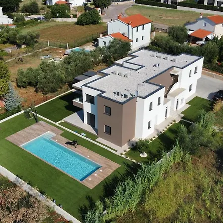 Mit Whirlpool, Pool Und Garten In Vabriga Nahe Porec - Oaza Maslina Tar-Vabriga