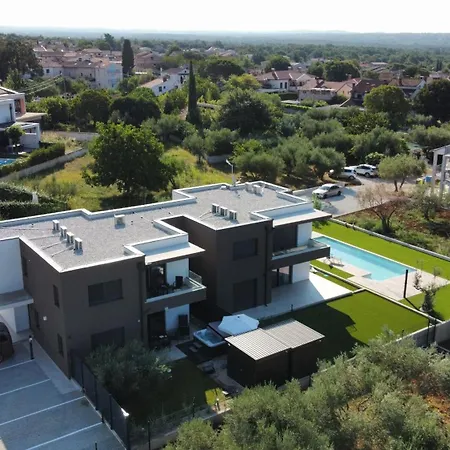 Mit Whirlpool, Pool Und Garten In Vabriga Nahe Porec - Oaza Maslina * Tar-Vabriga