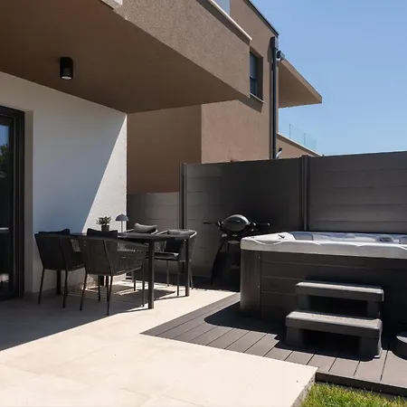 Mit Whirlpool, Pool Und Garten In Vabriga Nahe Porec - Oaza Maslina * Tar-Vabriga