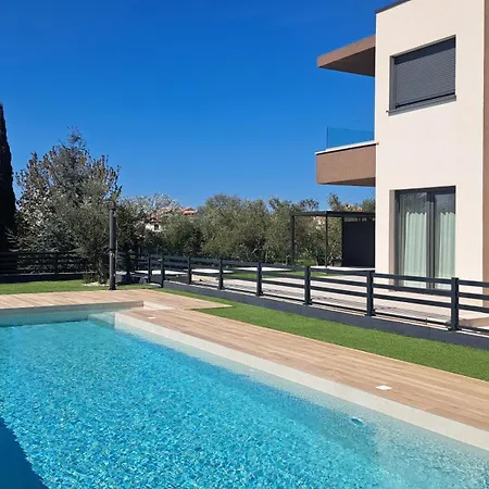 Mit Whirlpool, Pool Und Garten In Vabriga Nahe Porec - Oaza Maslina